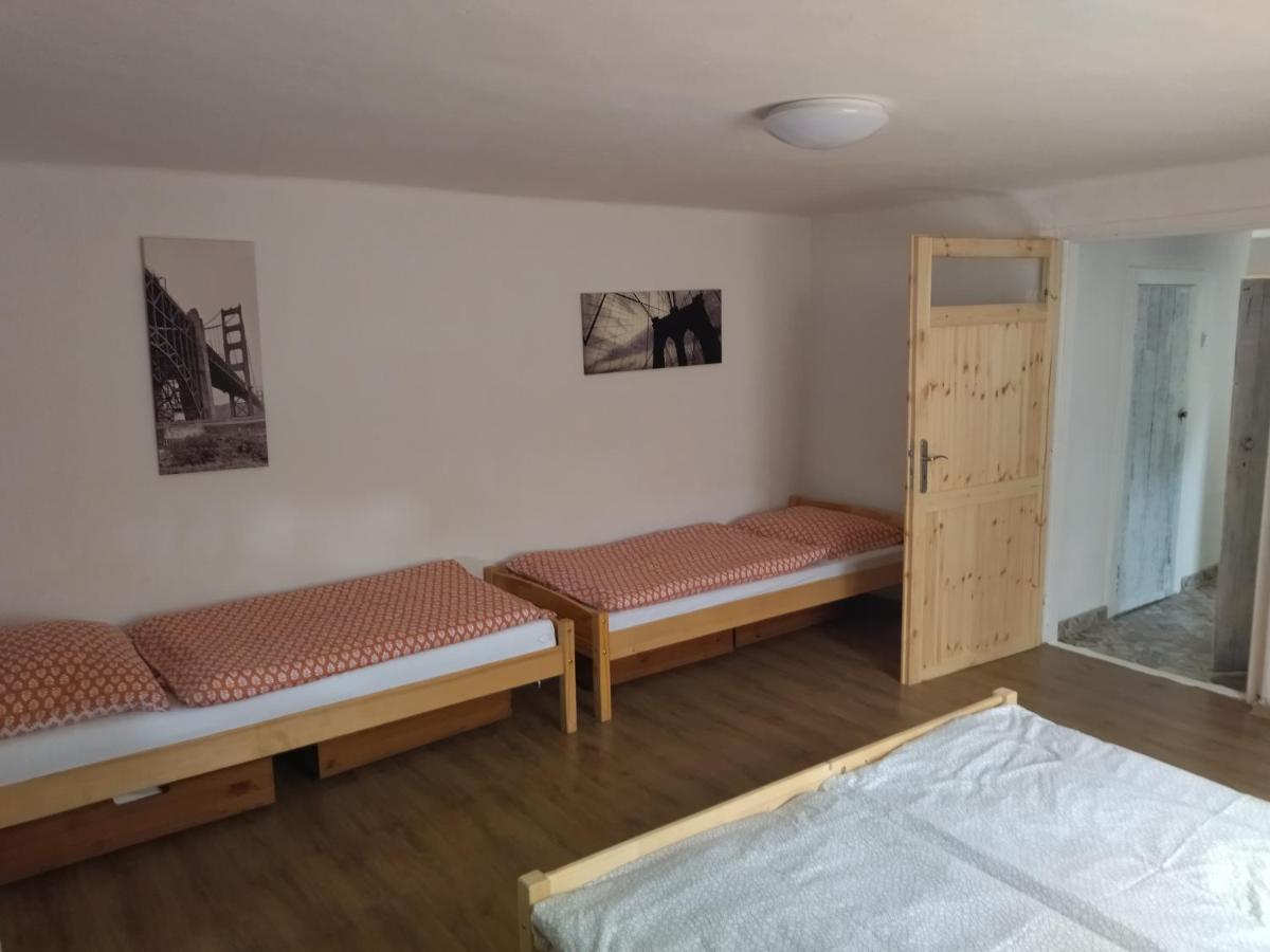 Ubytovanie Tibor Skarba Dunajska Streda Exterior photo